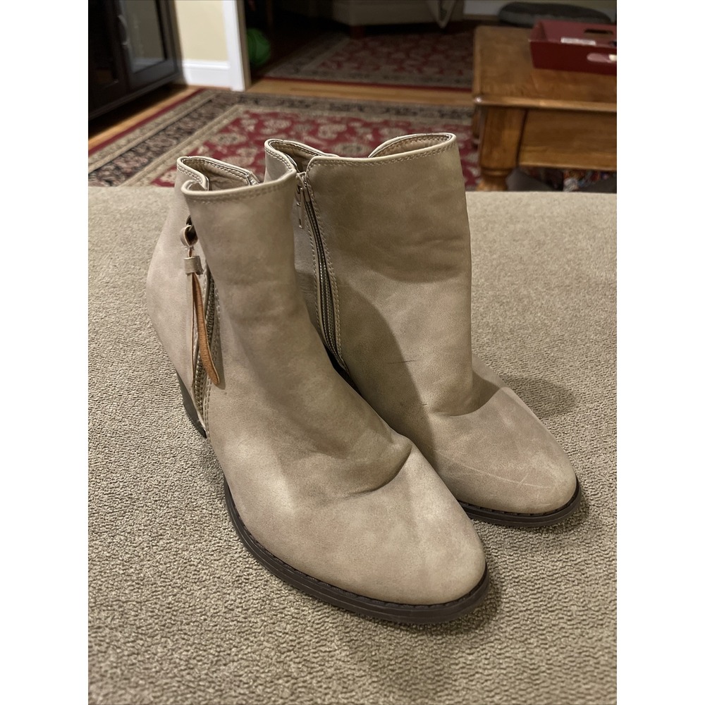 DEL MAR Point Toe Women's Booties Ankle Boots Size 6.5M Suede Beige (BB)